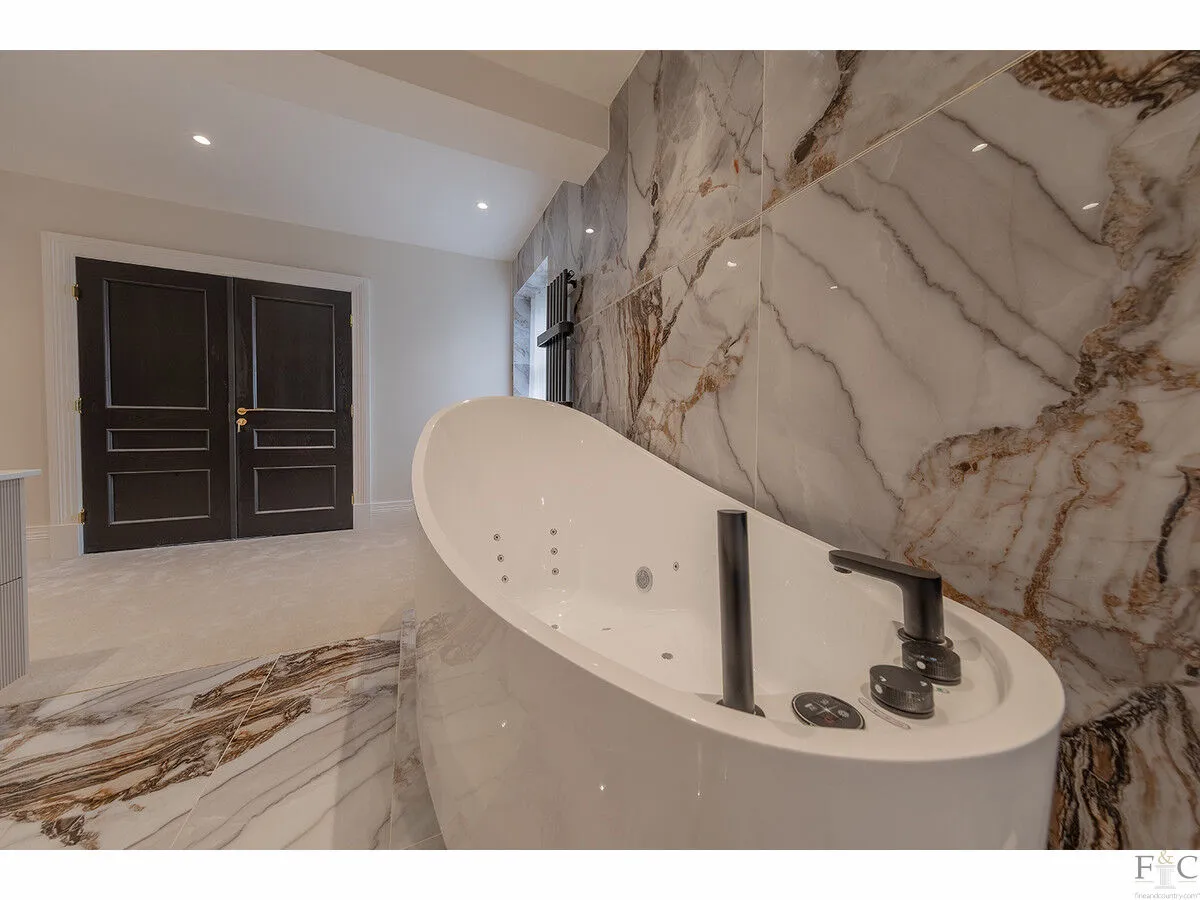 Stoughton Drive South, Leicester, LE2, photo 18