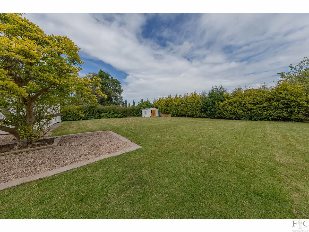 Stoughton Drive South, Leicester, LE2, photo 28