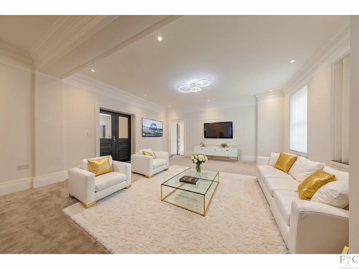 Stoughton Drive South, Leicester, LE2, photo 7