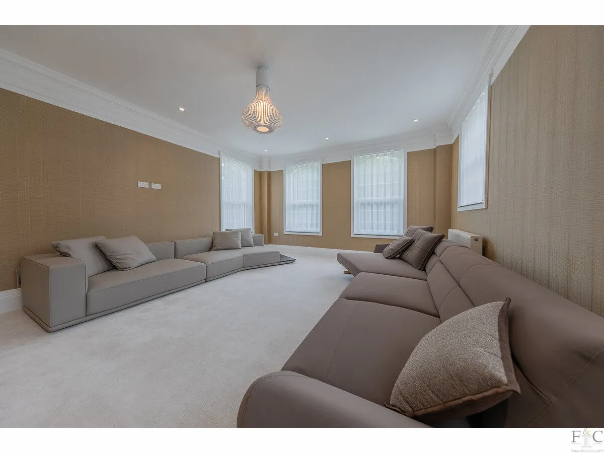 Stoughton Drive South, Leicester, LE2, photo 13