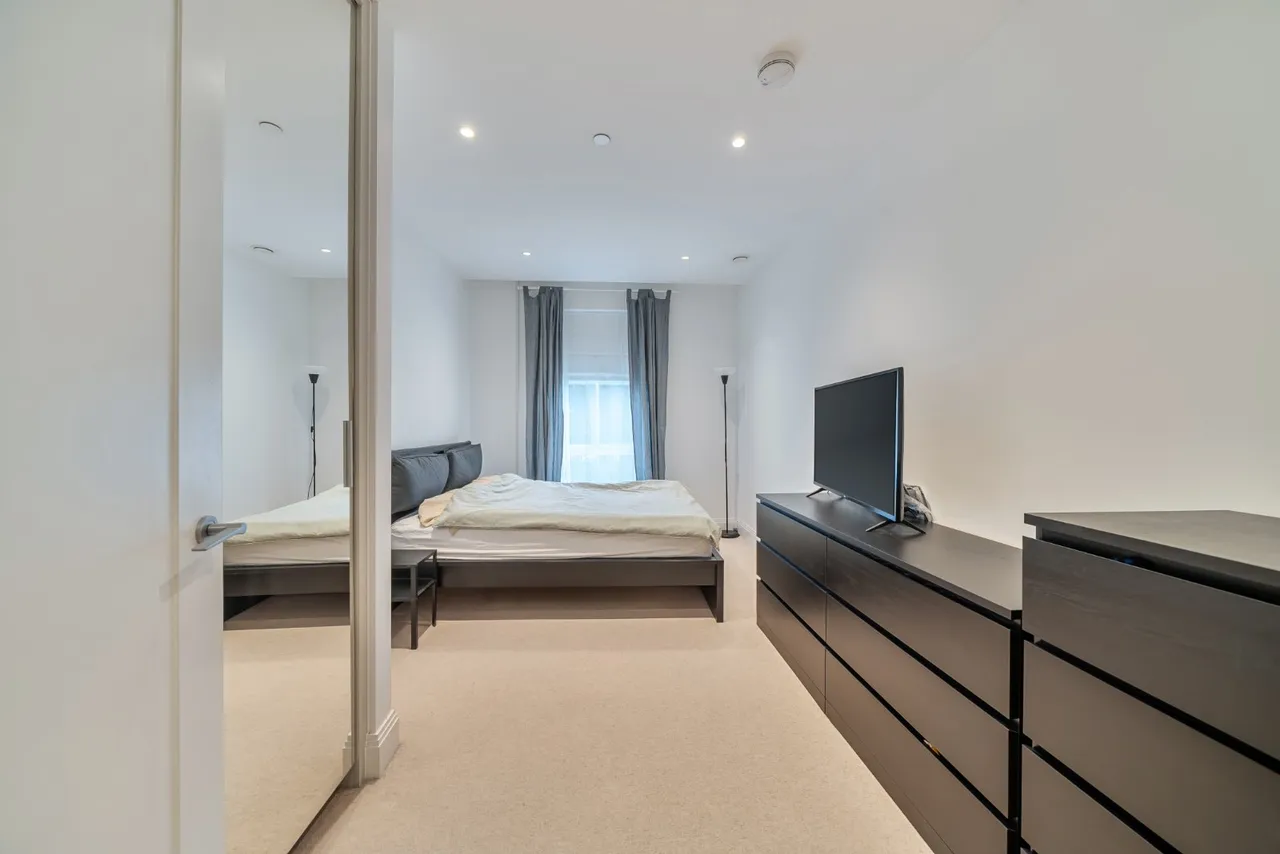 Renaissance Square Apartments, Palladian Gardens, Chiswick, London, W4, photo 3