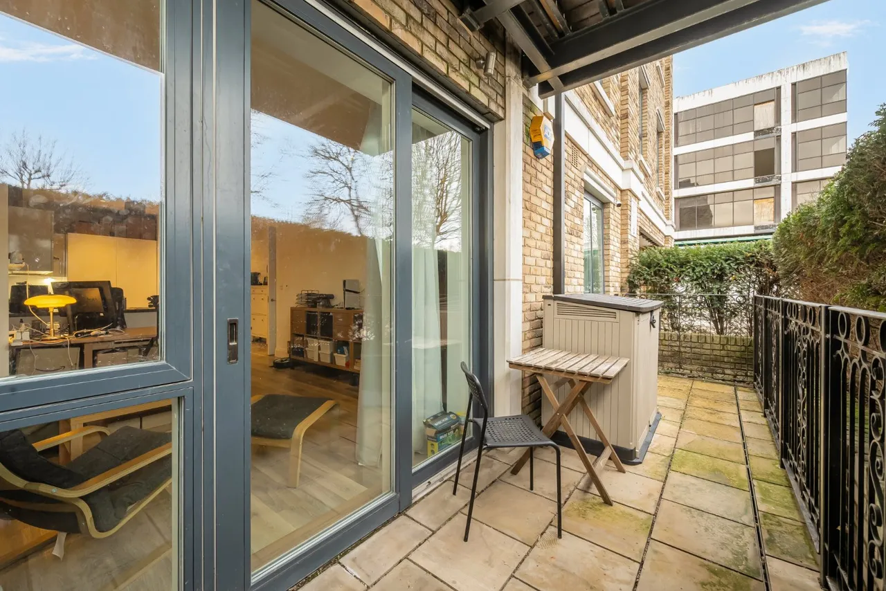 Renaissance Square Apartments, Palladian Gardens, Chiswick, London, W4, photo 4