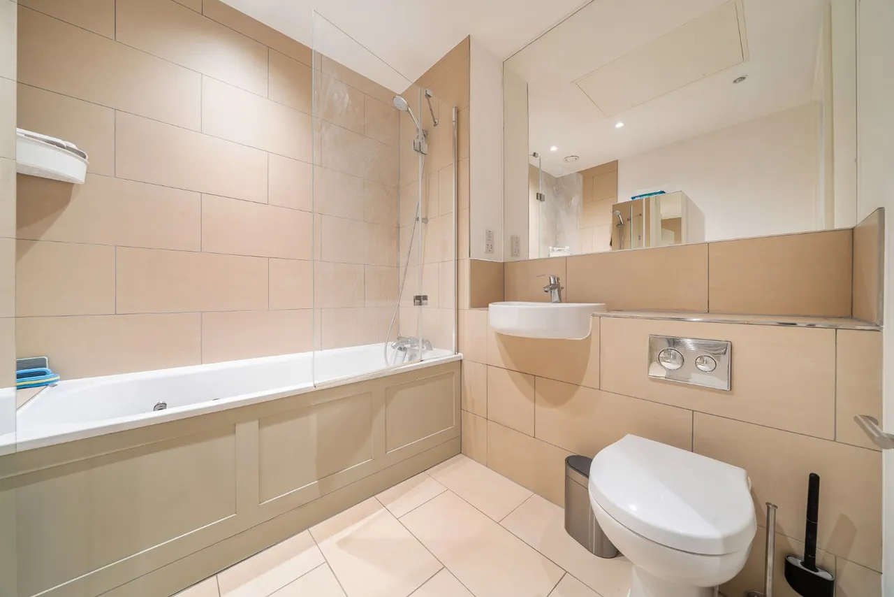 Renaissance Square Apartments, Palladian Gardens, Chiswick, London, W4, photo 5