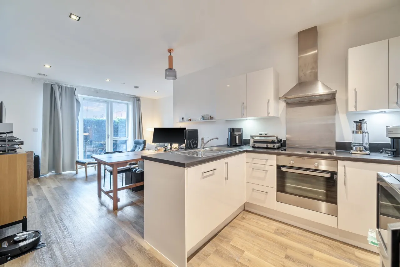 1 bed flat for sale — Renaissance Square Apartments, Palladian Gardens, Chiswick, London, W4