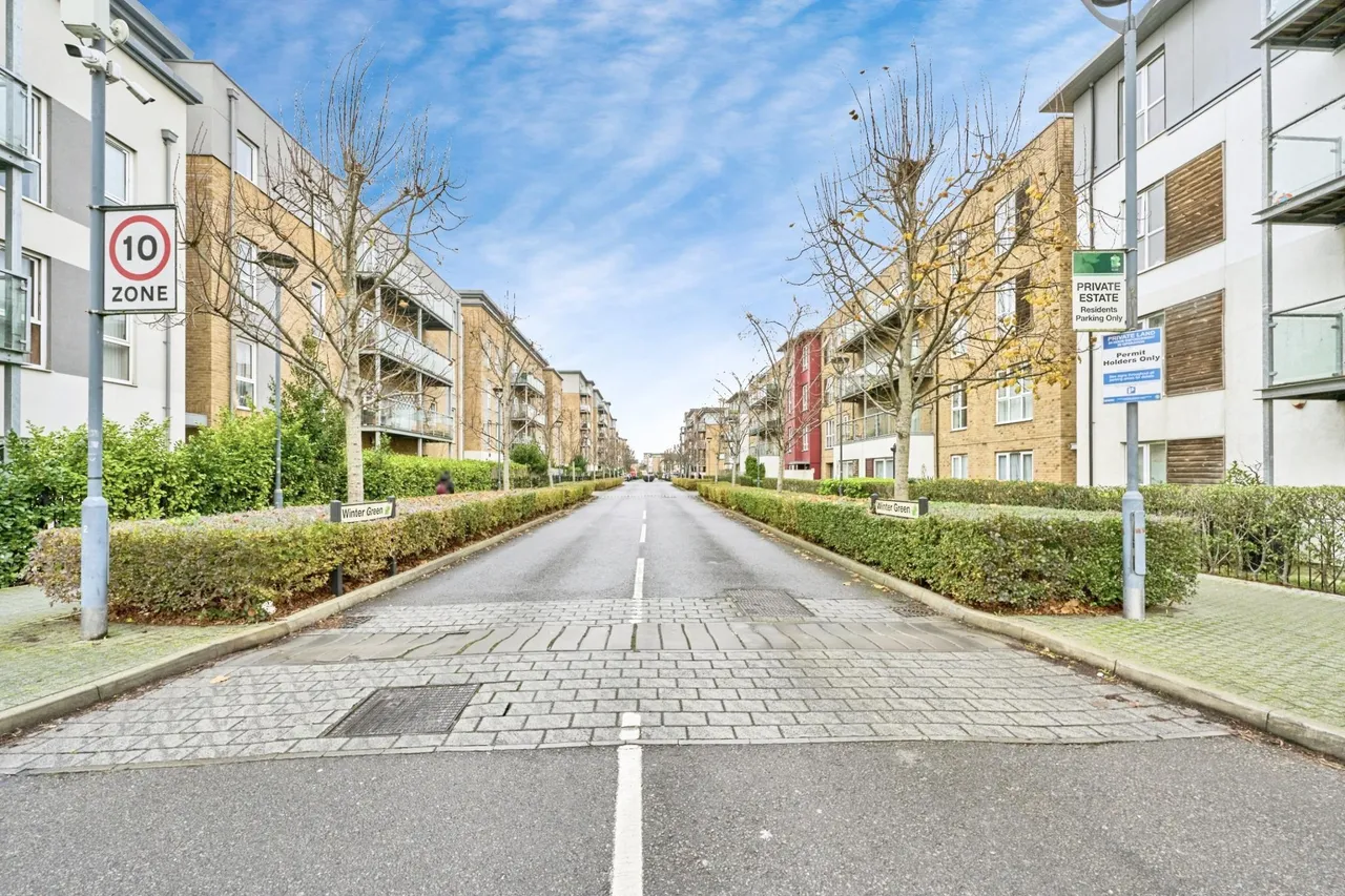 Wintergreen Boulevard, West Drayton, UB7, photo 17