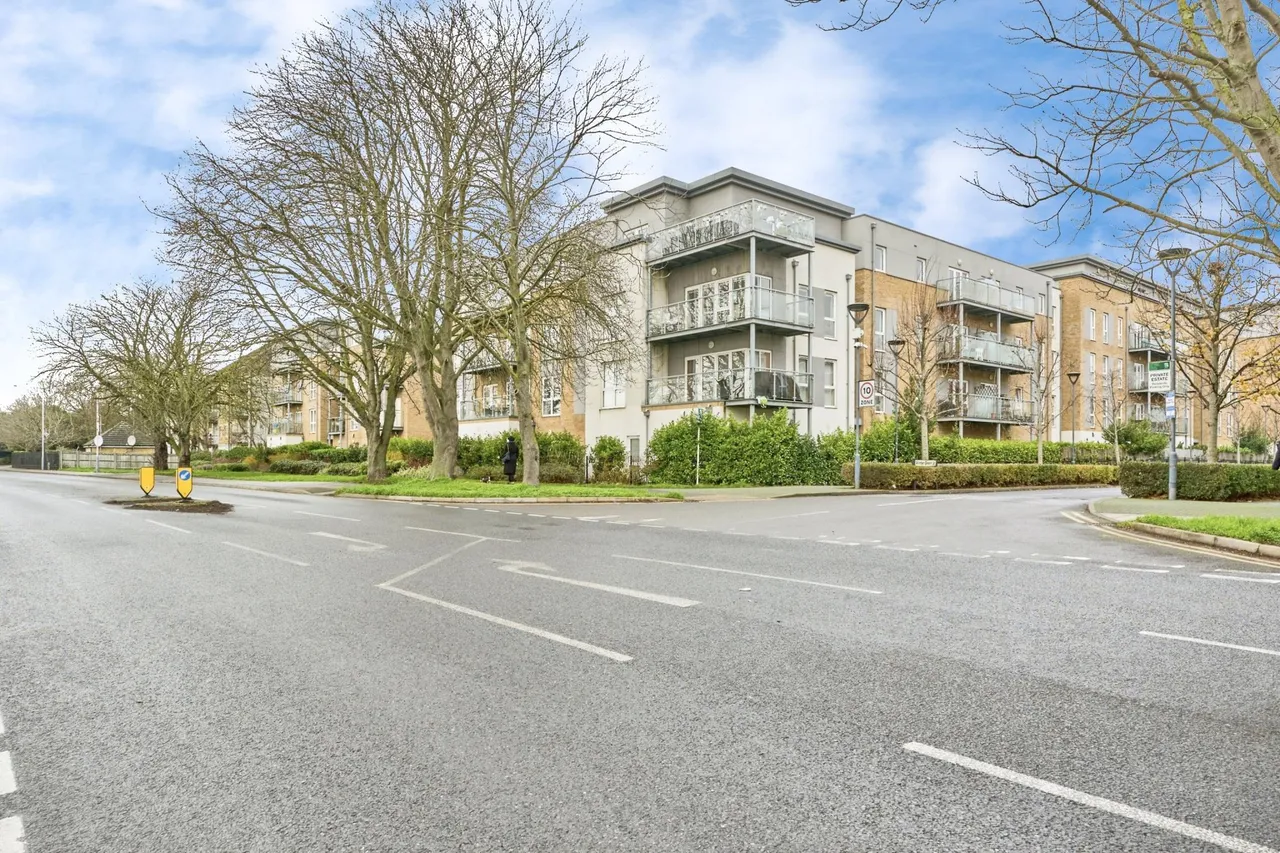 2 bed flat for sale, Wintergreen Boulevard, West Drayton, UB7
