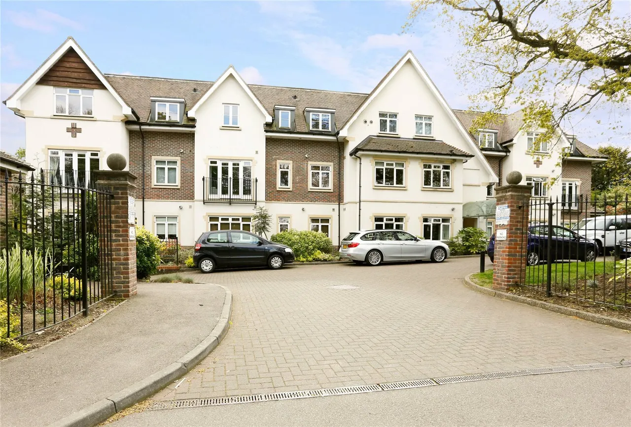 2 bed flat for sale — Station Road, Beaconsfield, HP9
