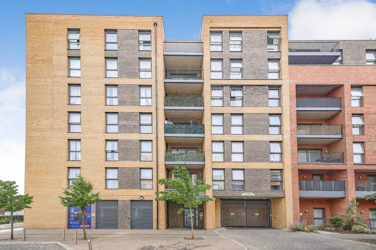 2 bed flat for sale, Chailey Place, Hayes, UB3