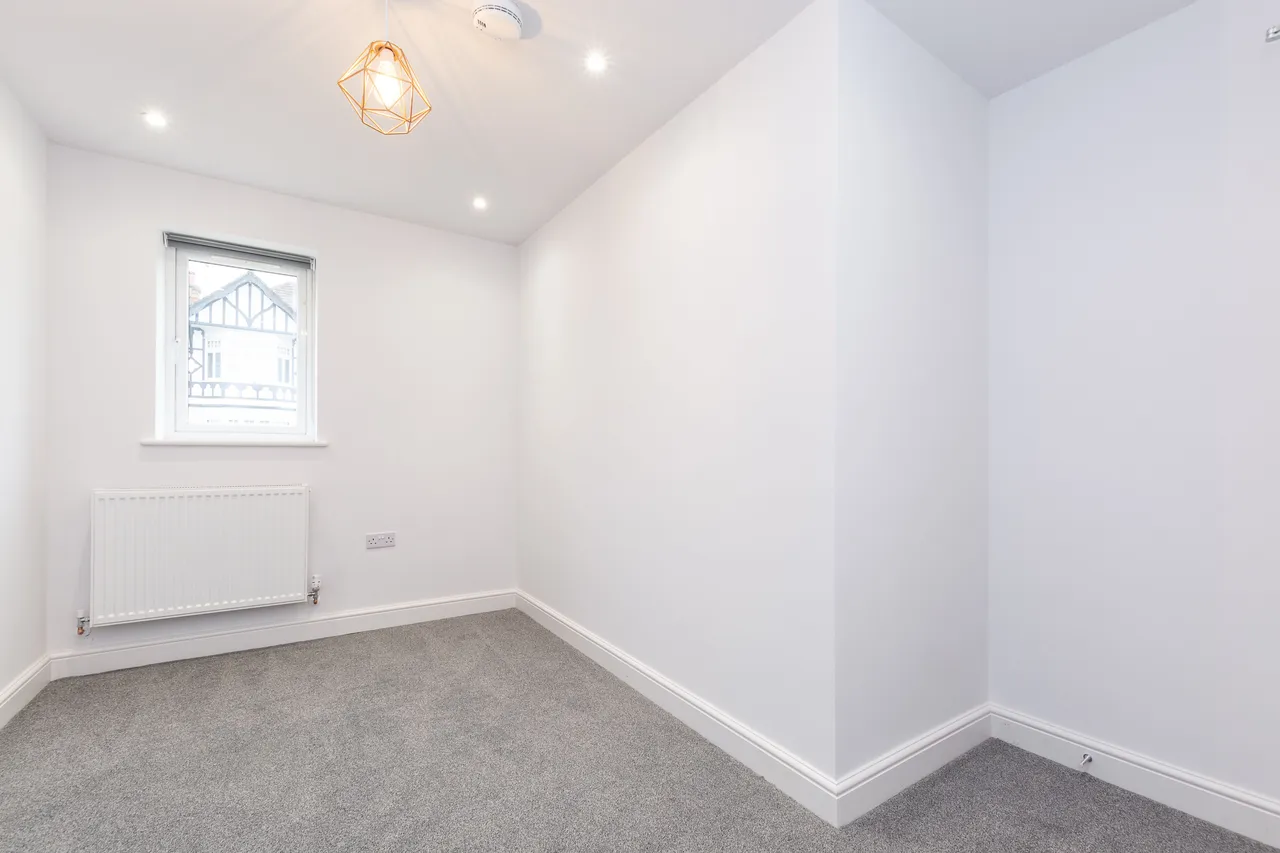 Flat 2, 50 Loveday Road, London, photo 3