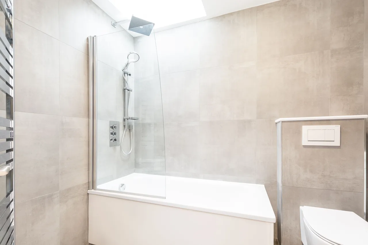 Flat 2, 50 Loveday Road, London, photo 4