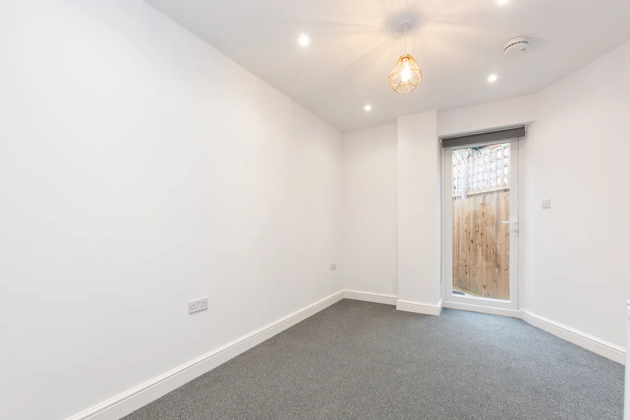 Flat 2, 50 Loveday Road, London, photo 6