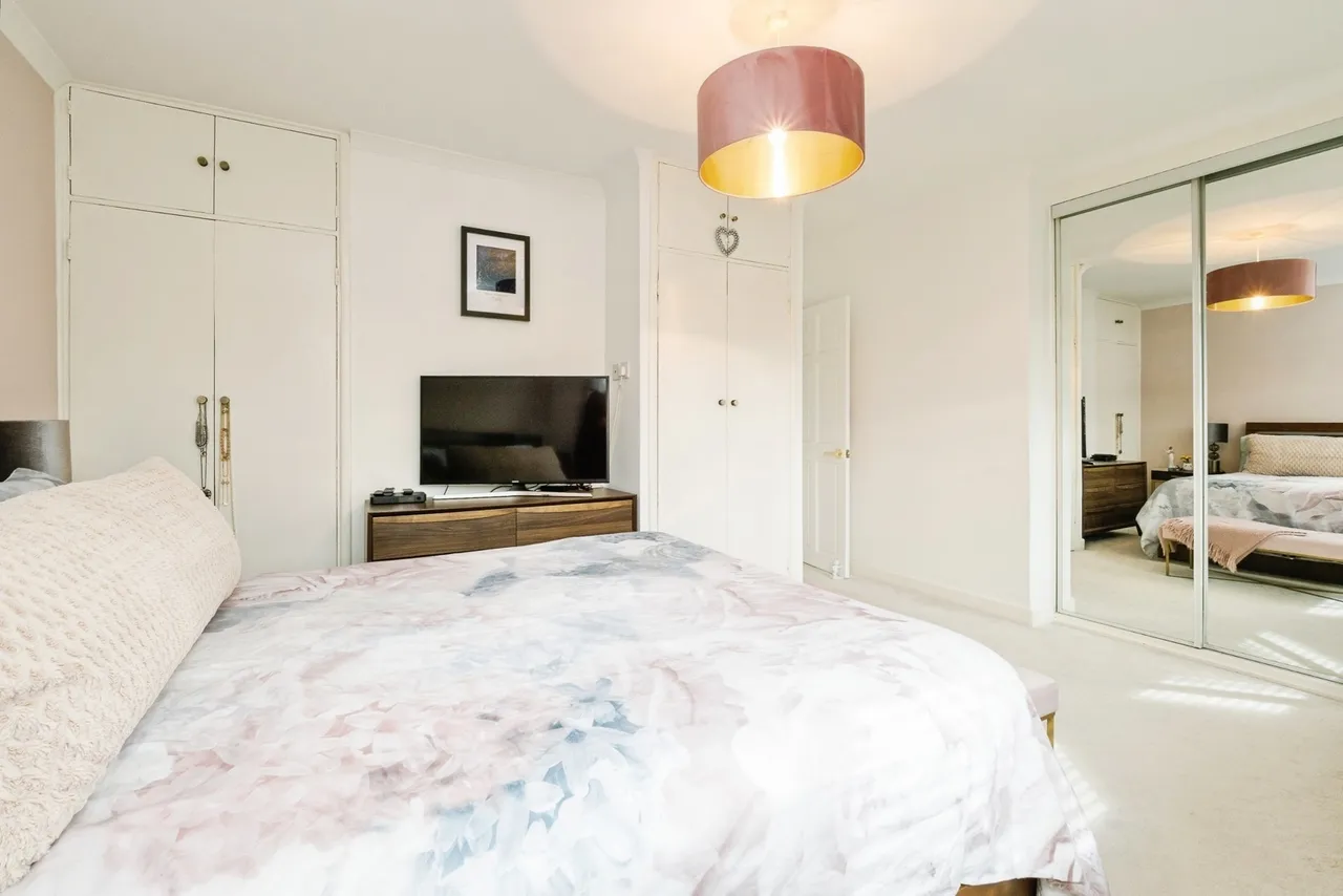Manford Way, Chigwell, IG7, photo 13