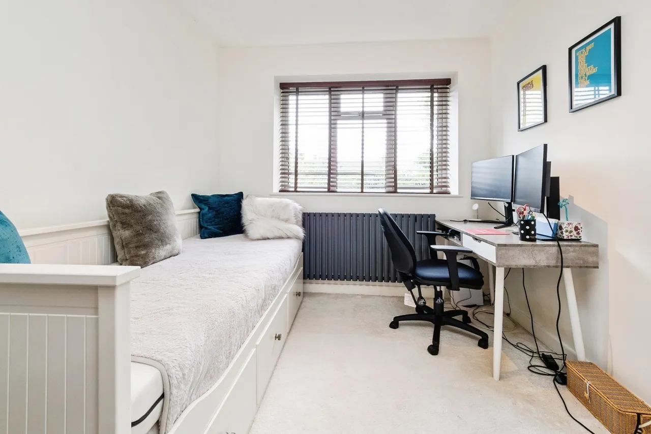 Manford Way, Chigwell, IG7, photo 11