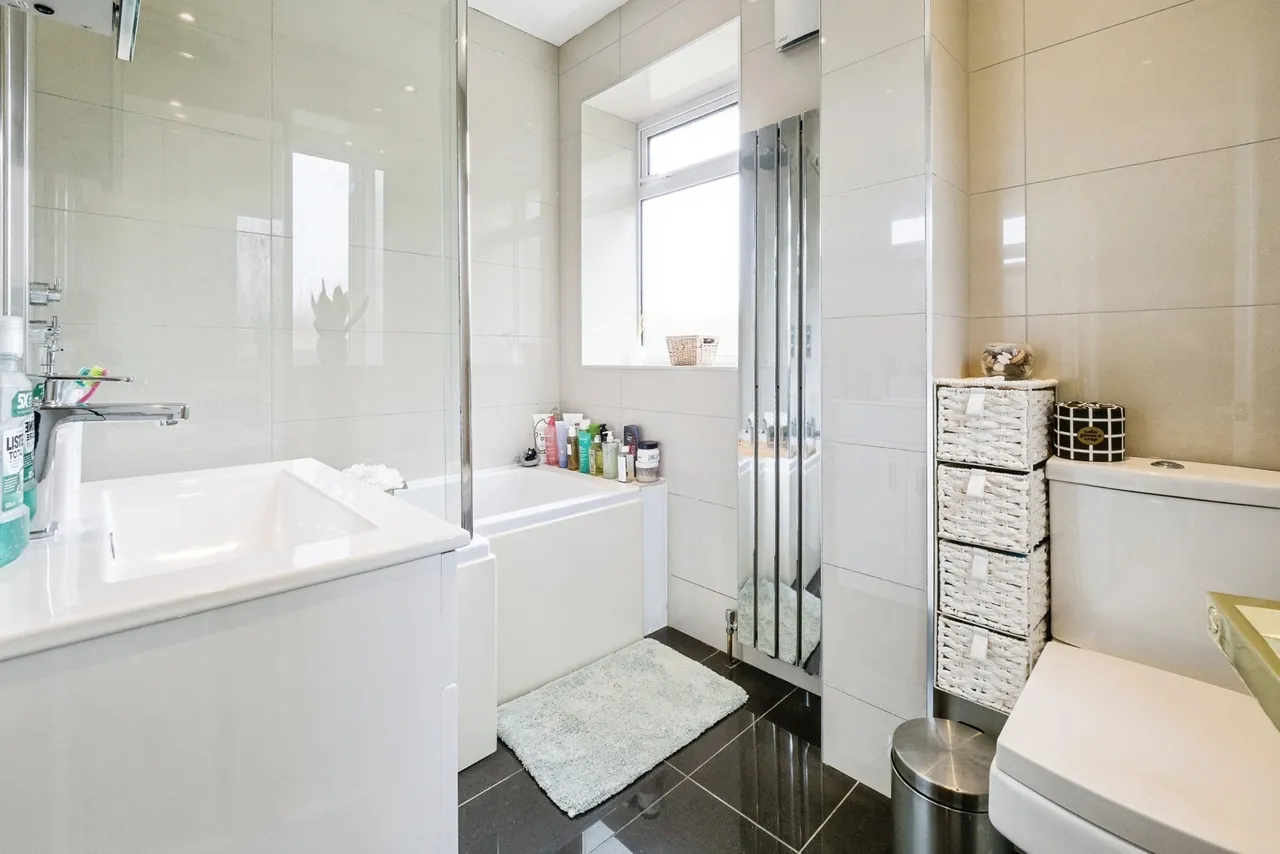 Manford Way, Chigwell, IG7, photo 9