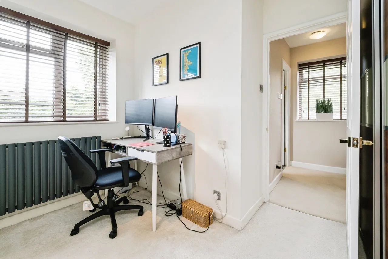 Manford Way, Chigwell, IG7, photo 14