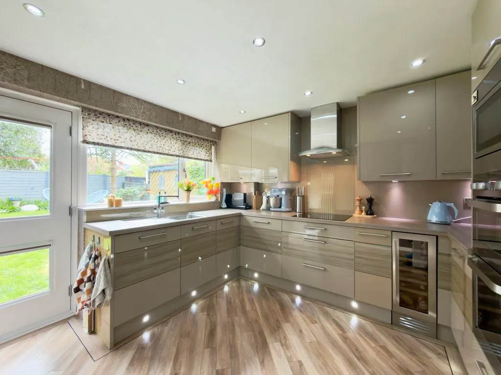 For SaleAlderbank, Horwich, photo 6