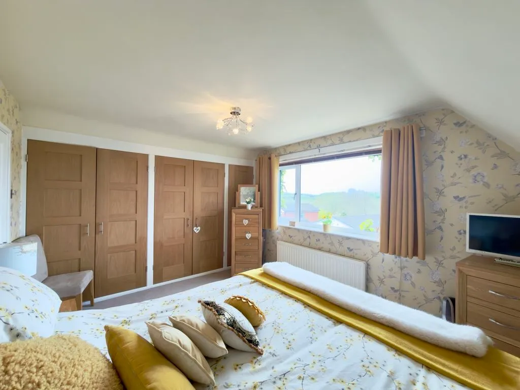 For SaleAlderbank, Horwich, photo 15