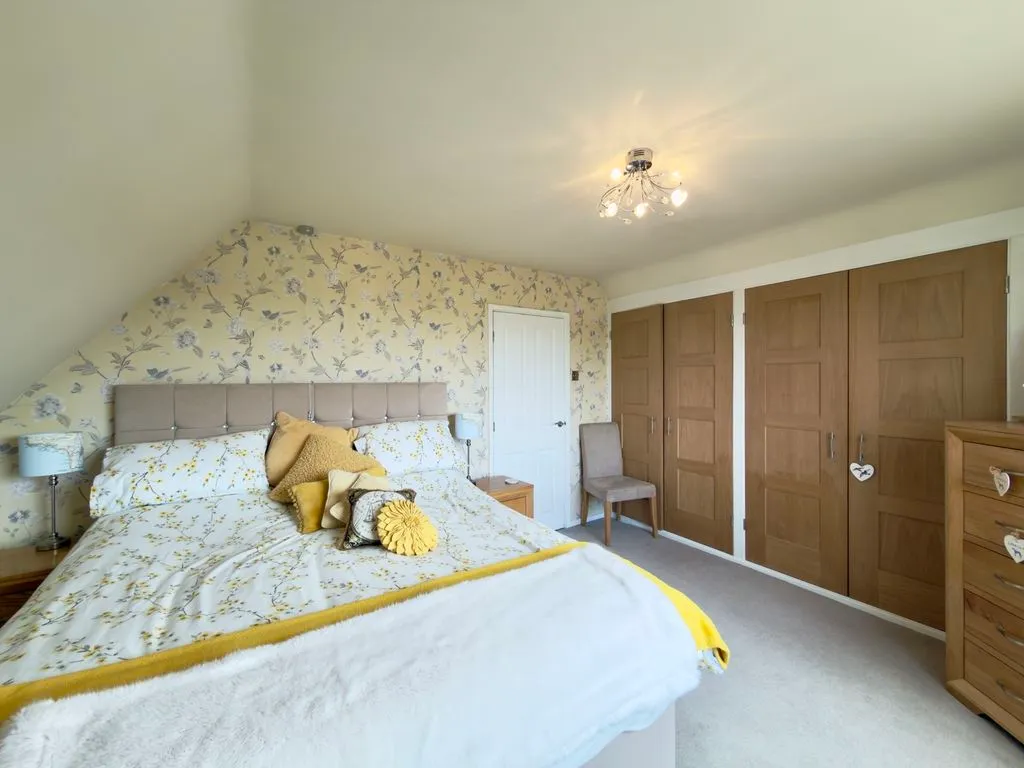 For SaleAlderbank, Horwich, photo 17