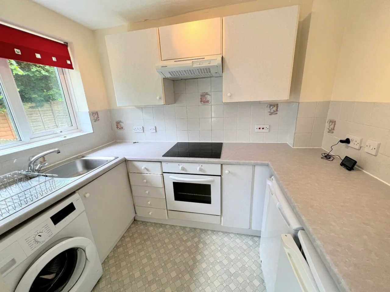 Chineham, RG24, photo 4