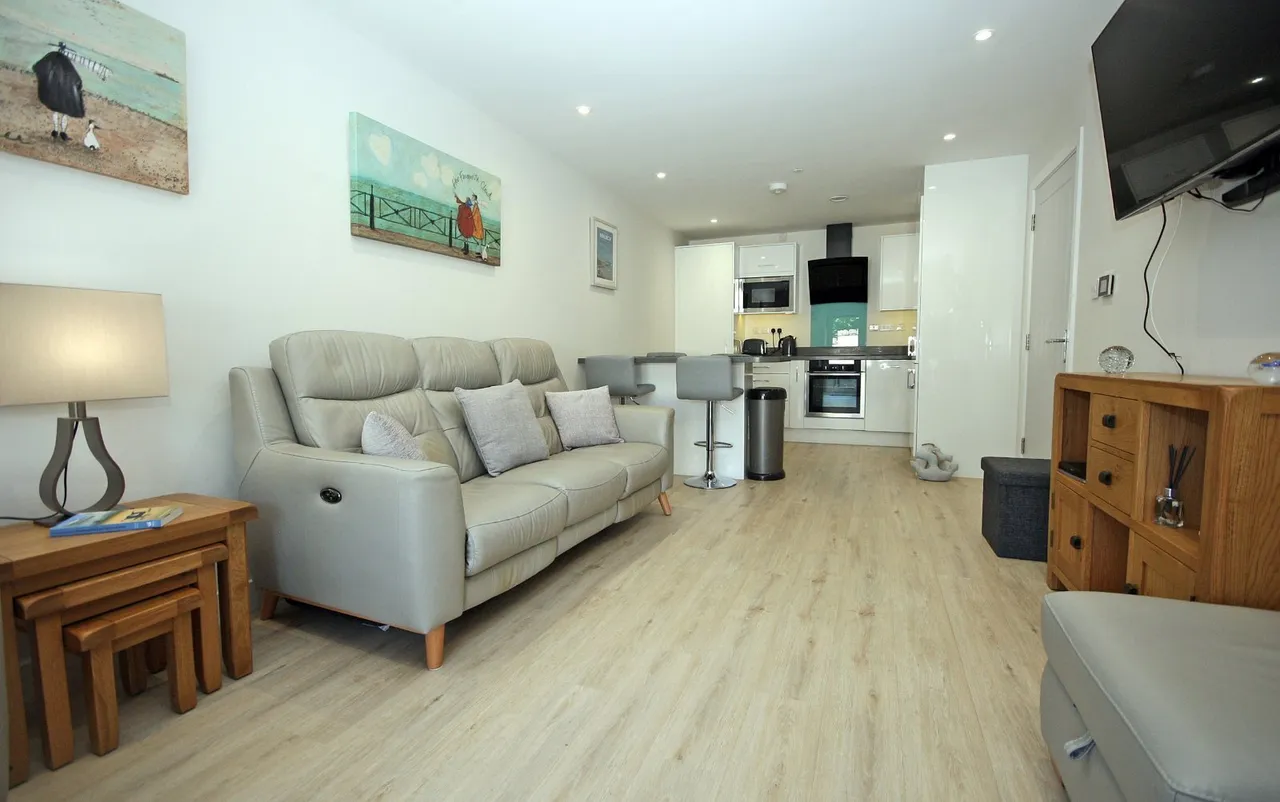 Beach Road, Benllech, photo 6