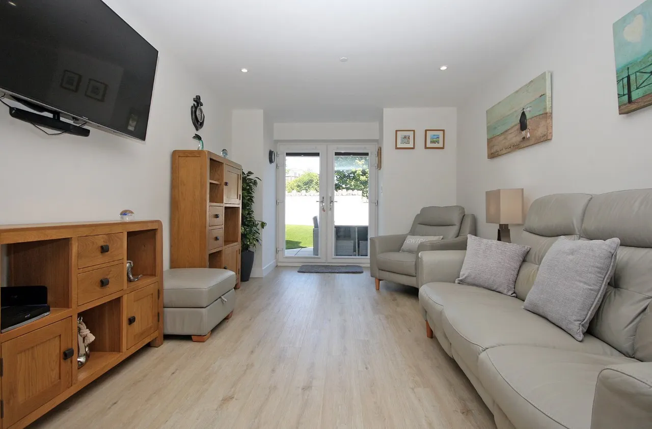 Beach Road, Benllech, photo 4