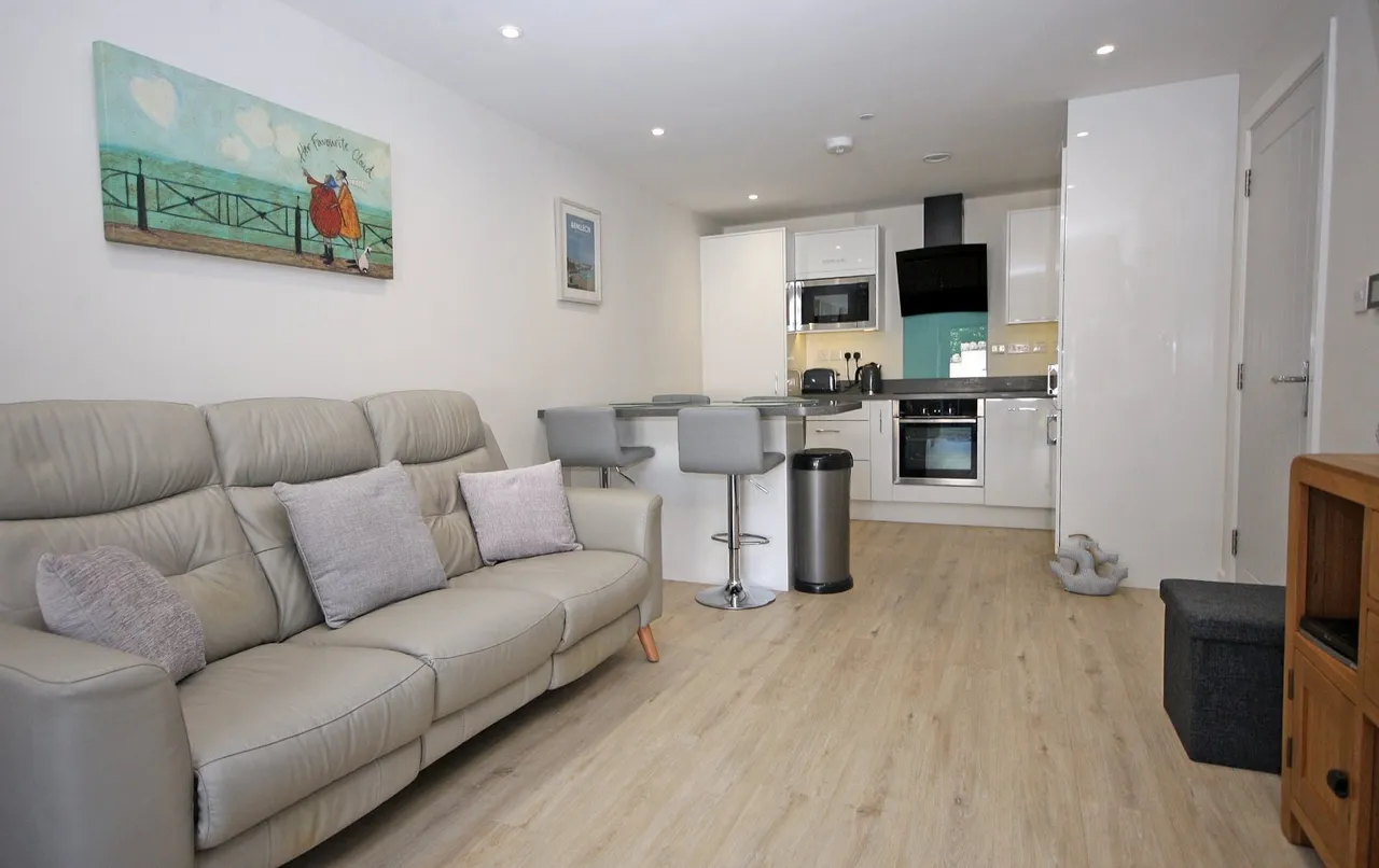 Beach Road, Benllech, photo 14