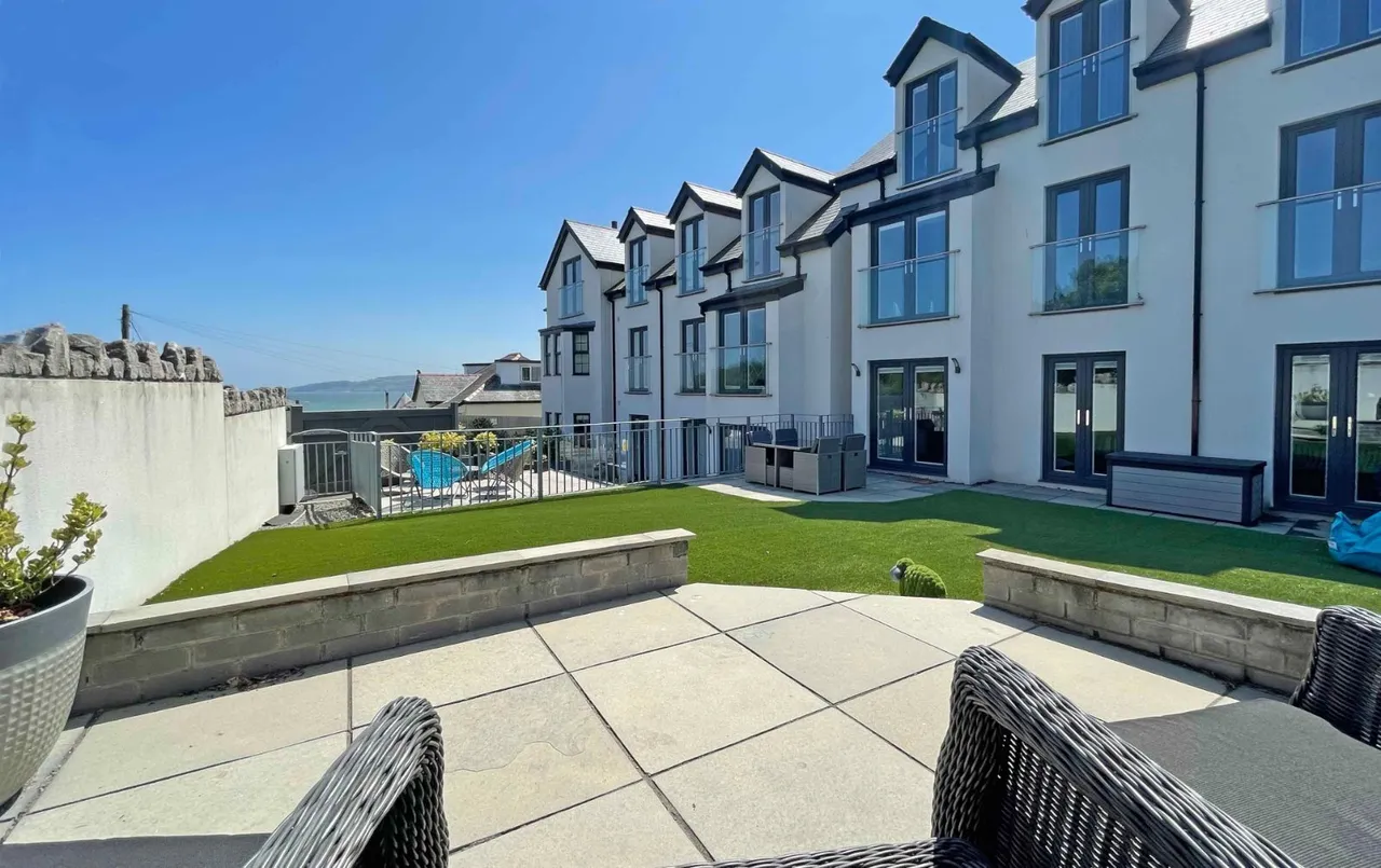 2 bed flat for sale, Beach Road, Benllech