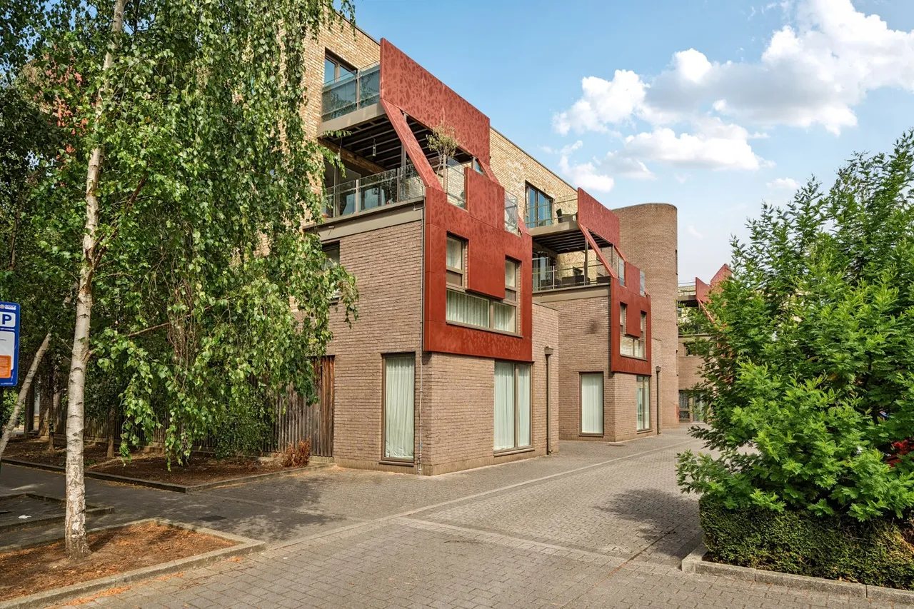 2 bed flat for sale, Blondin Way, London, SE16