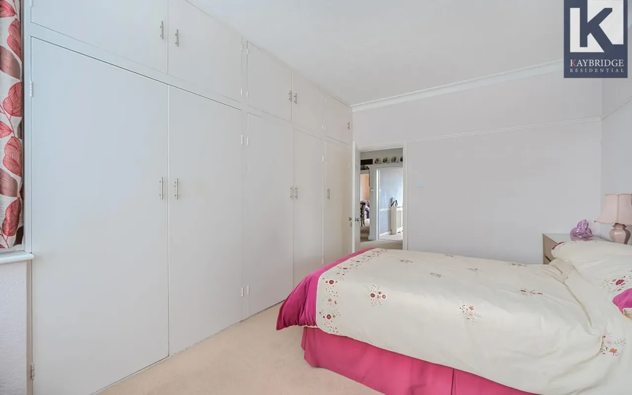 Tealing Drive, Epsom, KT19, photo 11