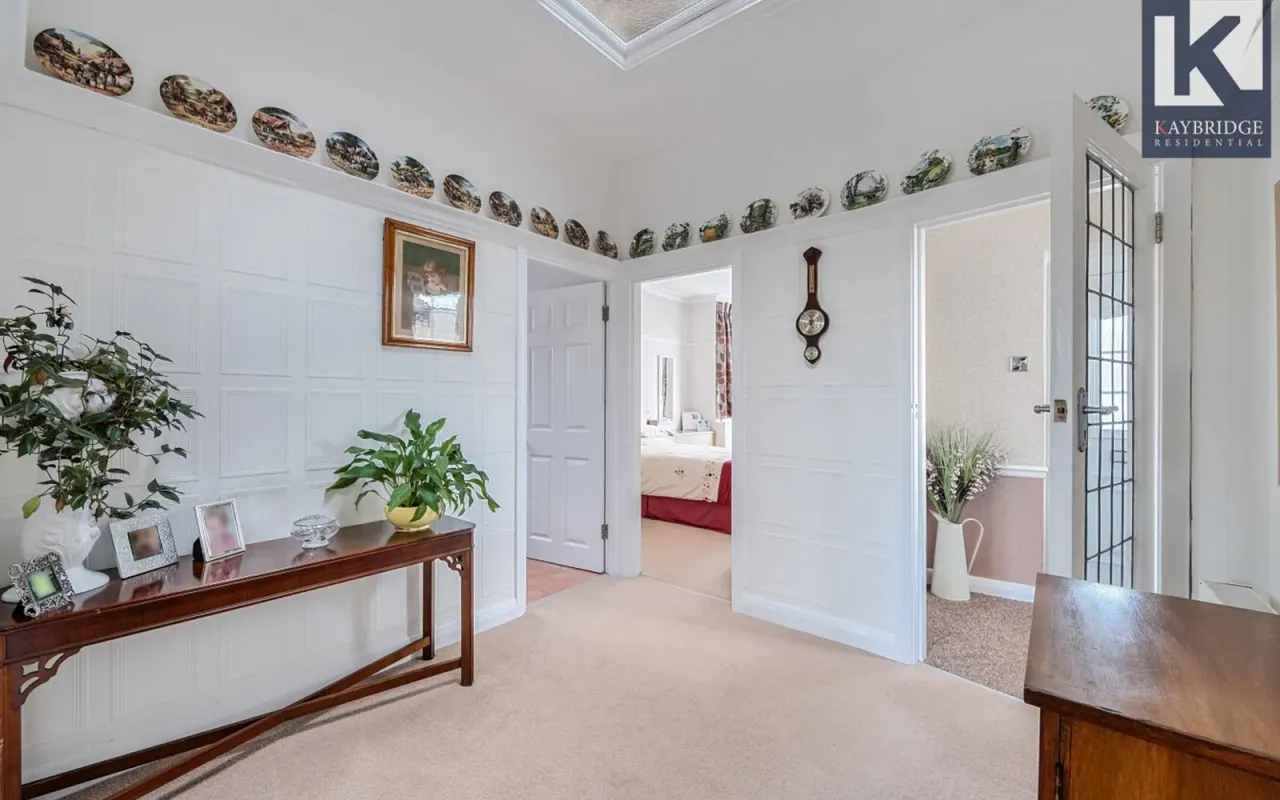 Tealing Drive, Epsom, KT19, photo 2