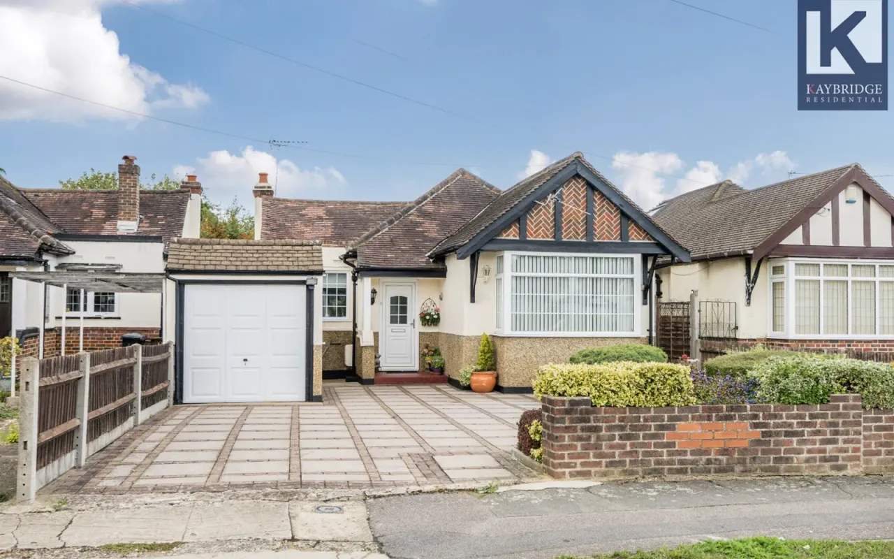 2 bed house for sale — Tealing Drive, Epsom, KT19