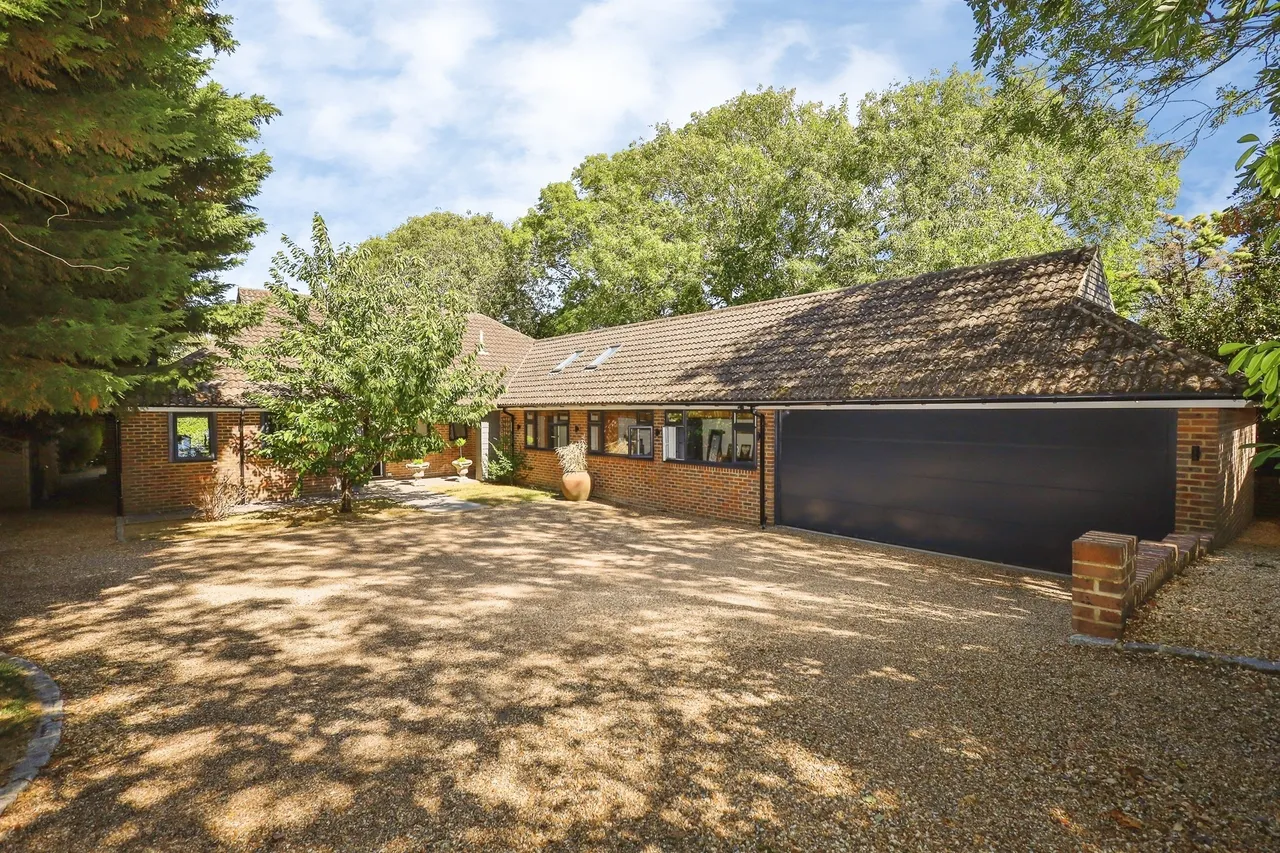 5 bed house for sale — Church Street, Willingdon, Eastbourne