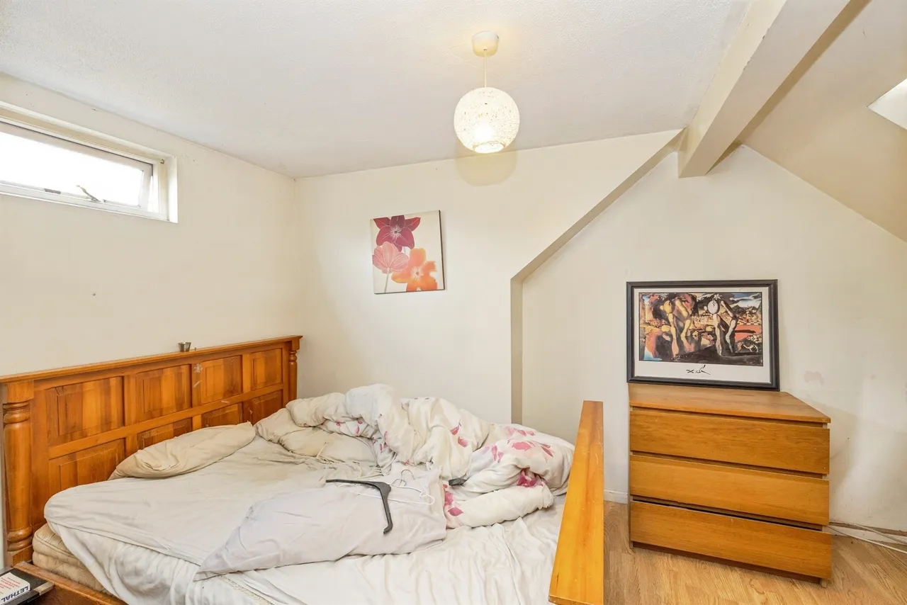 Mildred Avenue, Watford, photo 10