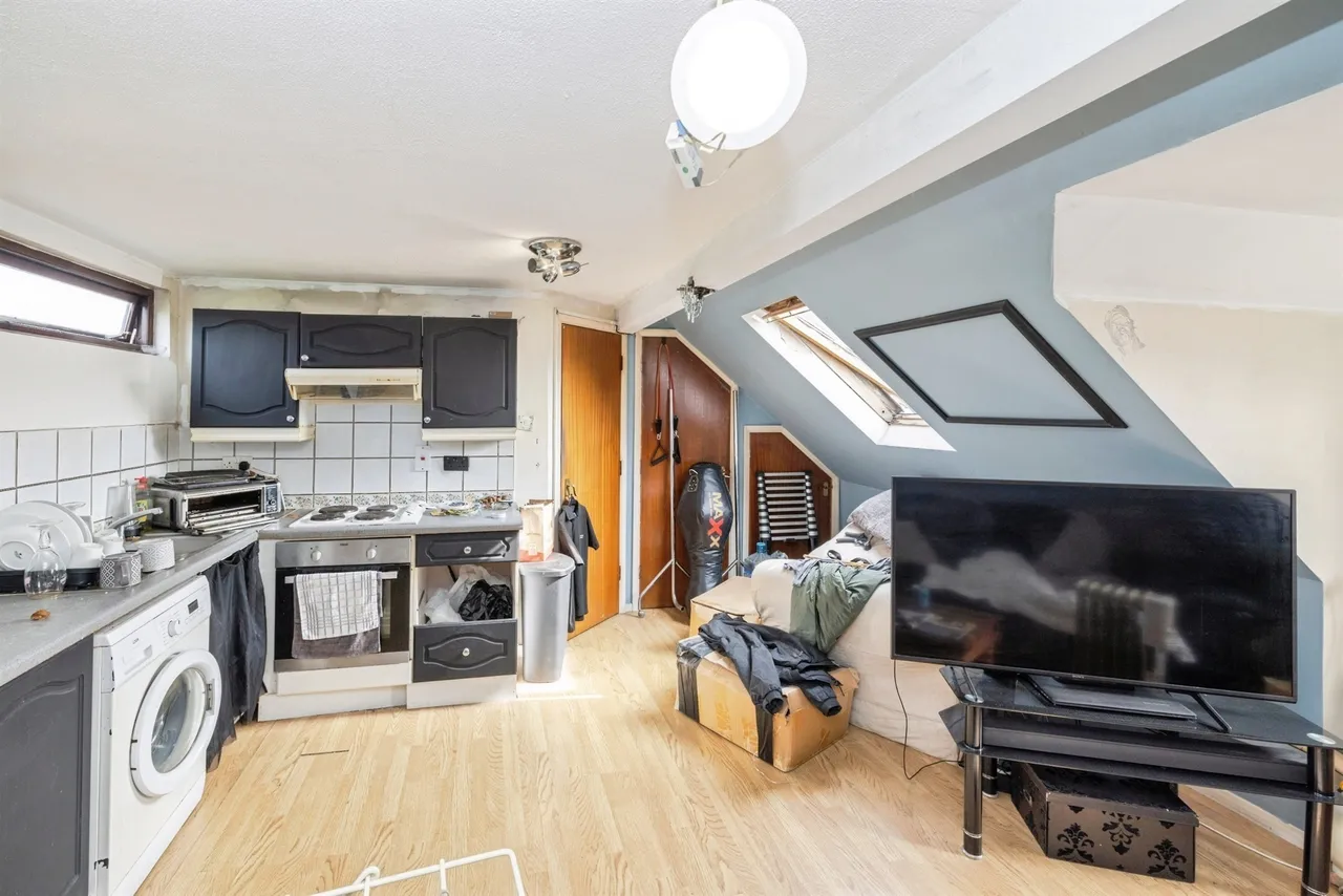 Mildred Avenue, Watford, photo 2