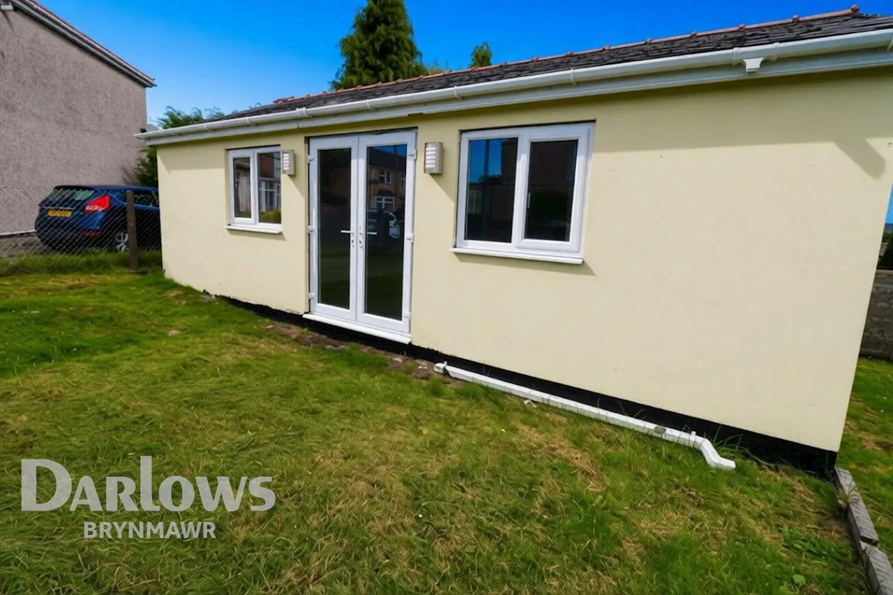 Brynbach Street, Tredegar, photo 15