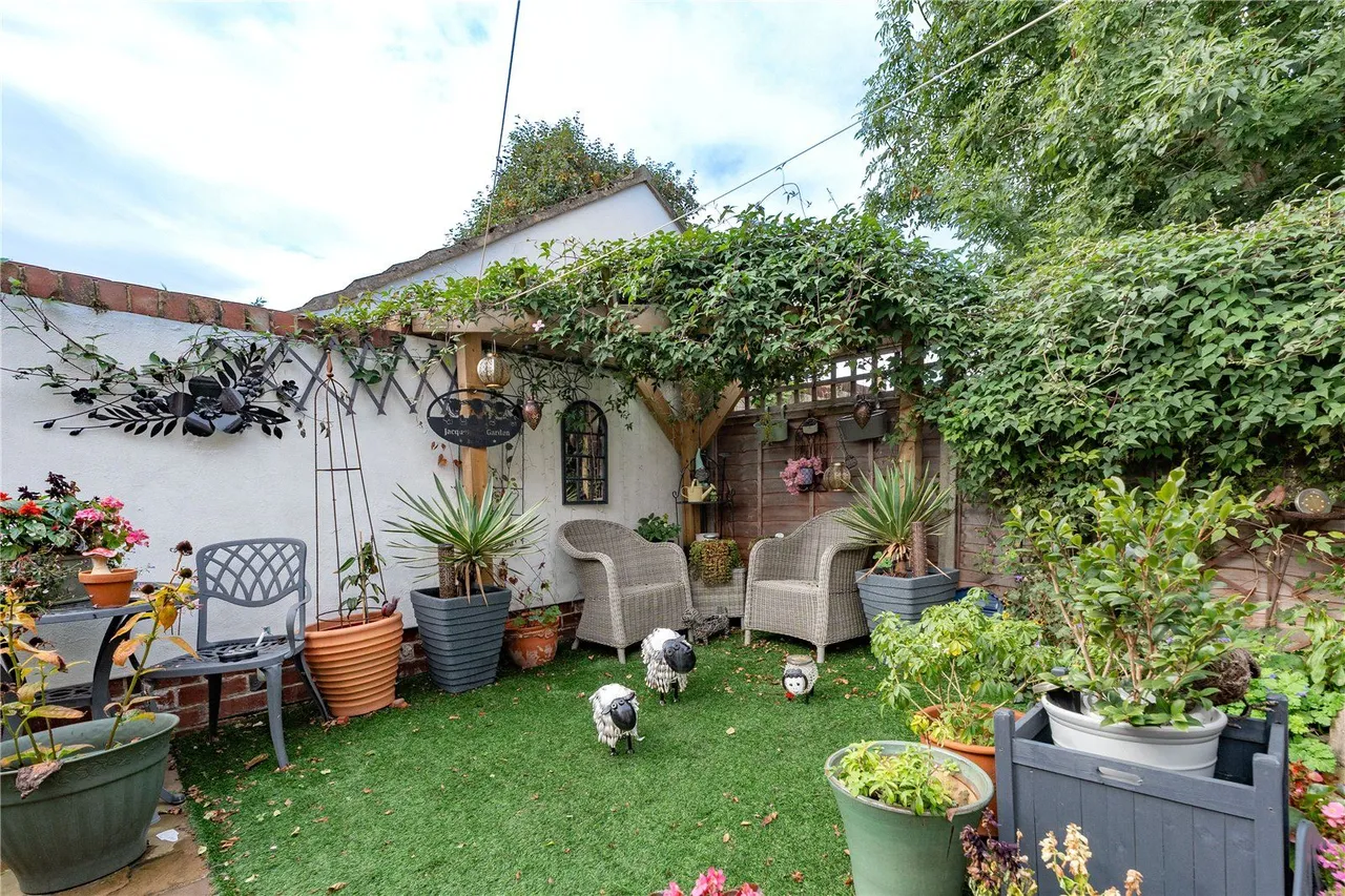 Main Street, Carlton, WF3, photo 9