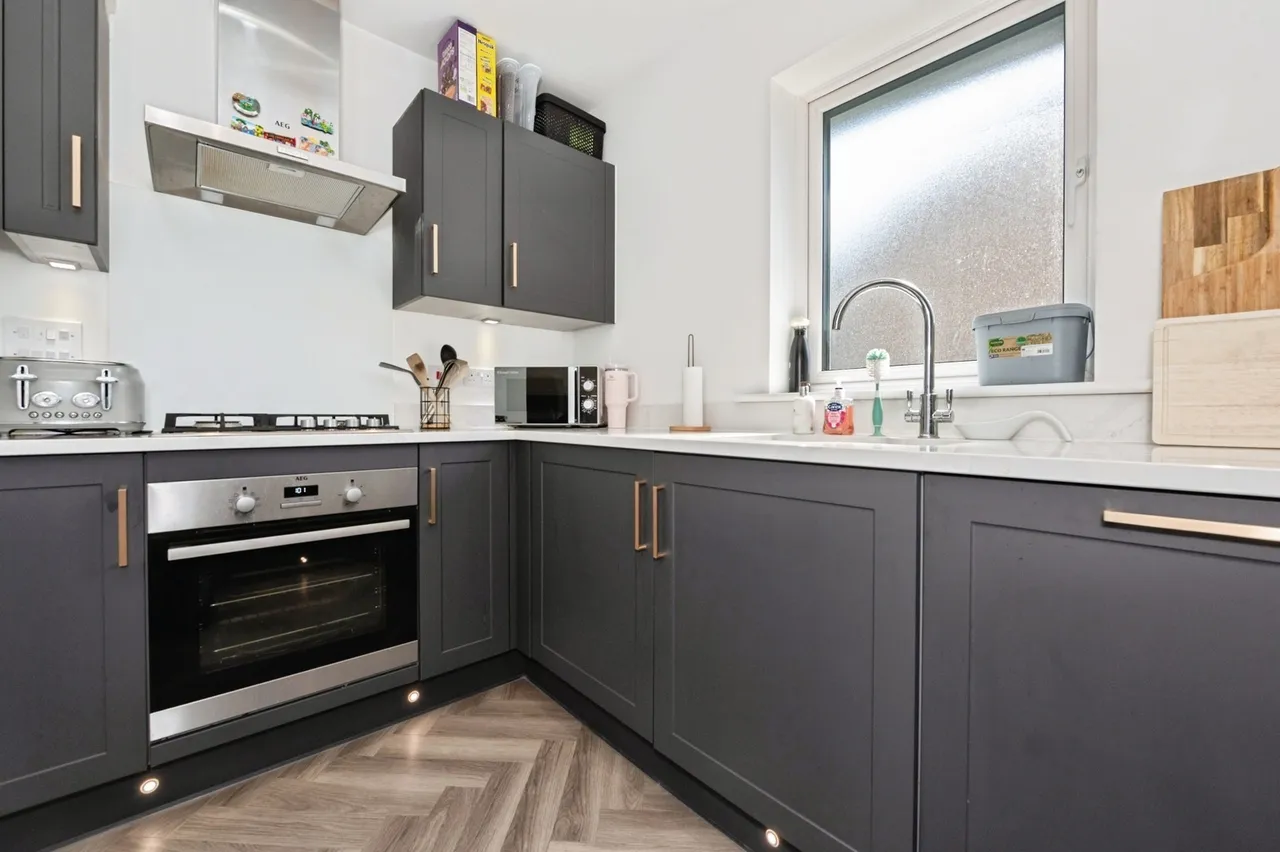 Leeds Road, Greenhithe, DA9, photo 6