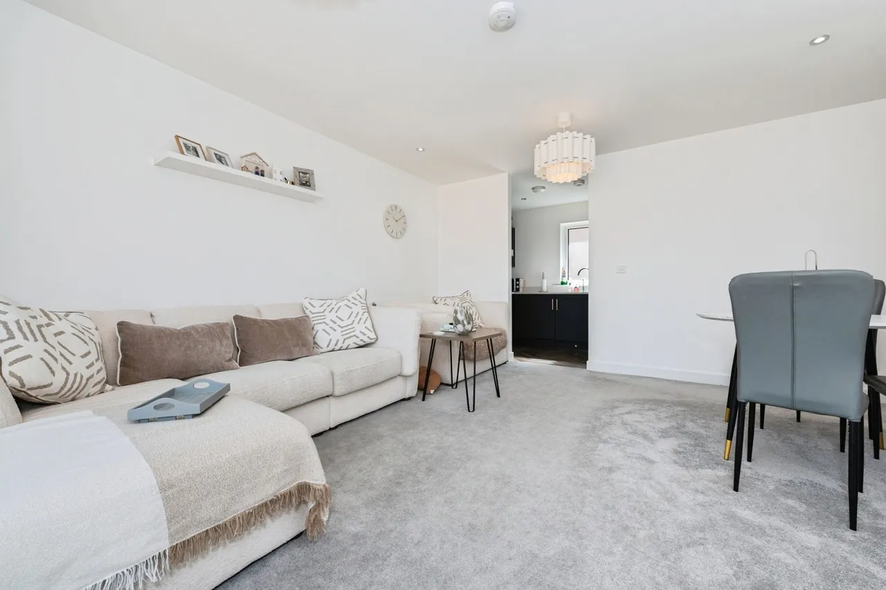 Leeds Road, Greenhithe, DA9, photo 4