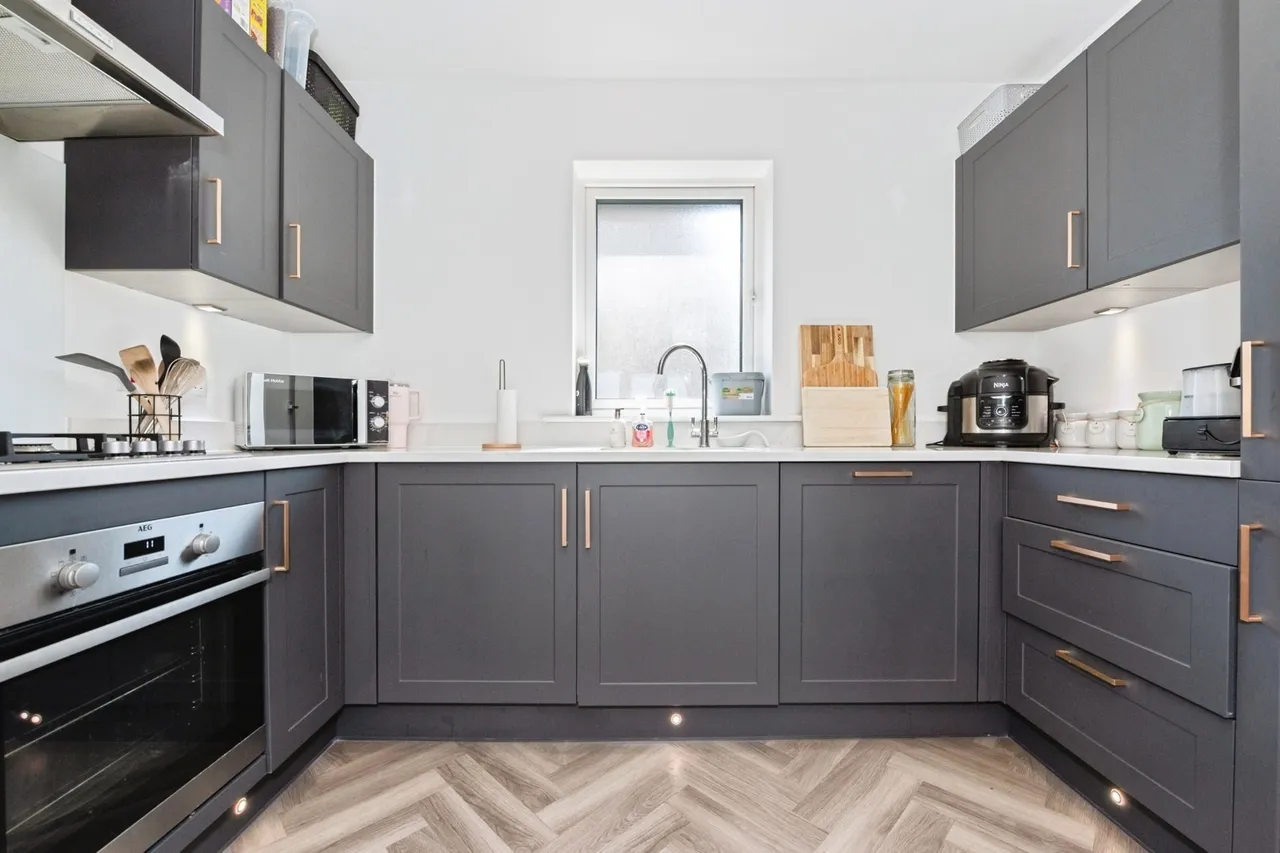 Leeds Road, Greenhithe, DA9, photo 5
