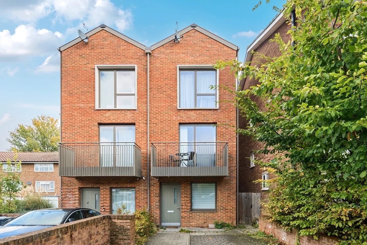 3 bed house to rent, Ravensdale Gardens, London, SE19