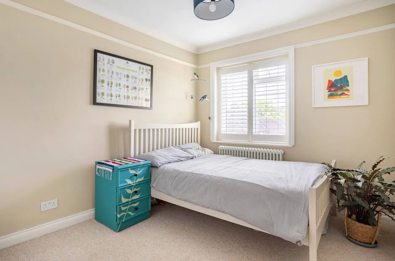 31 Crescent Way, London, photo 2