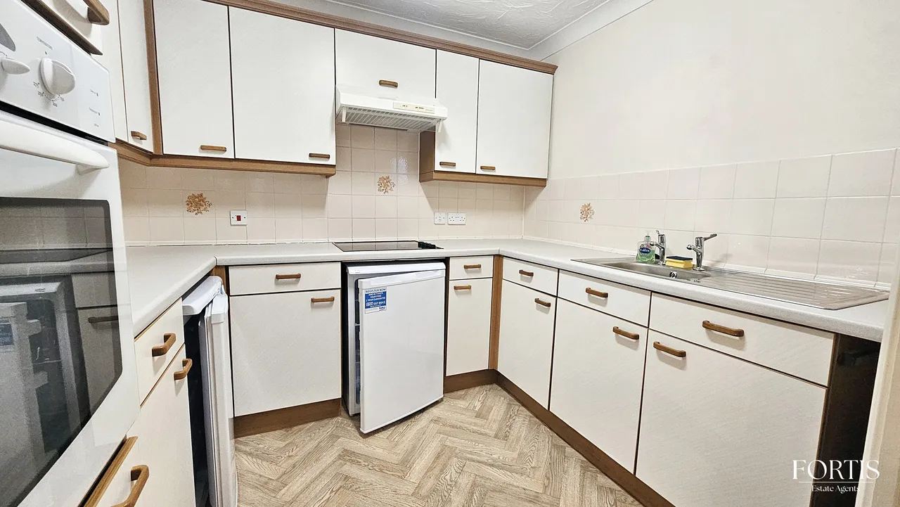 St. Fagans Road, Mclay Court St. Fagans Road, CF5, photo 4