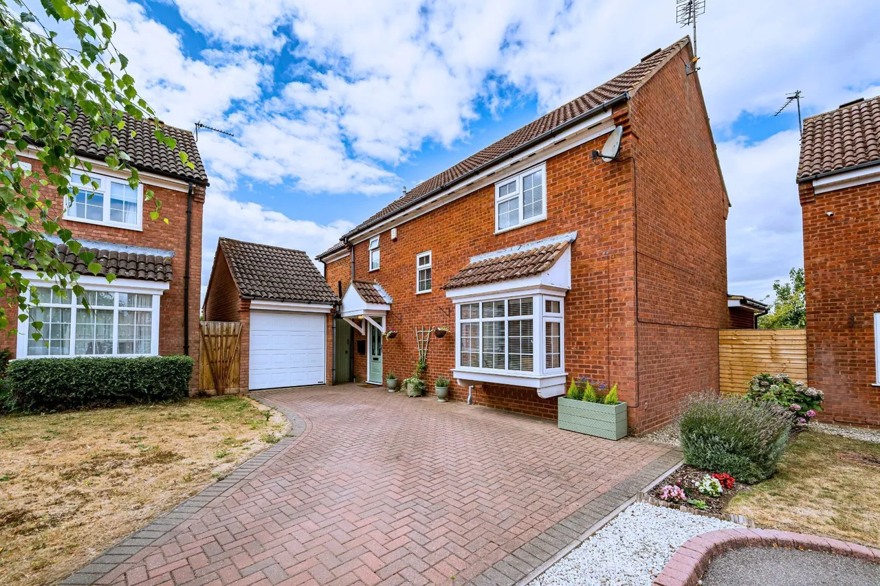 4 bed house for sale — Webster Road, The Furlongs, Aylesbury