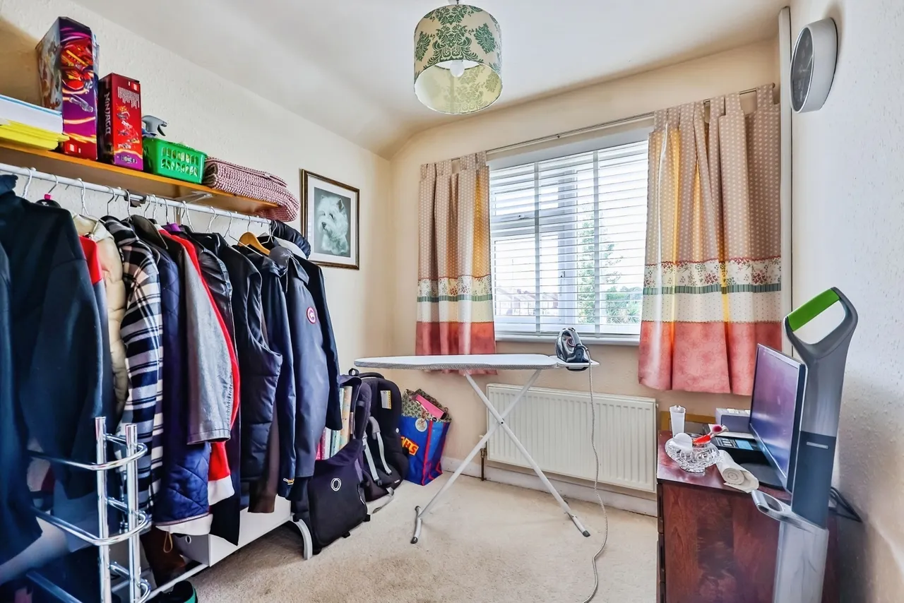 The Hollows, Silverdale, Nottingham, NG11, photo 16
