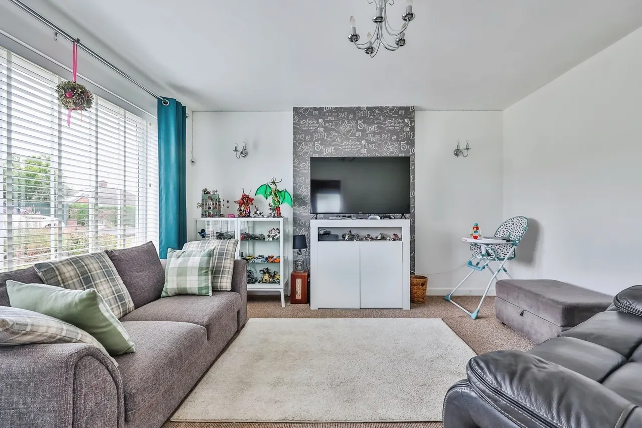 The Hollows, Silverdale, Nottingham, NG11, photo 2