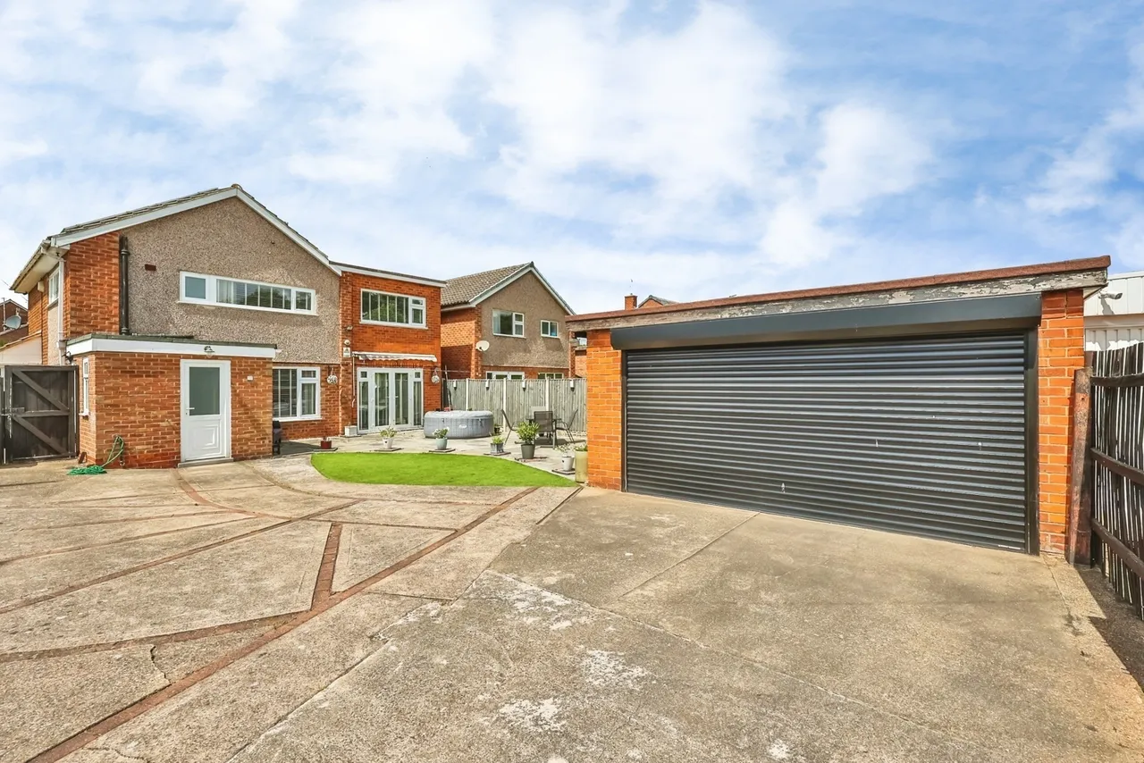 The Hollows, Silverdale, Nottingham, NG11, photo 23