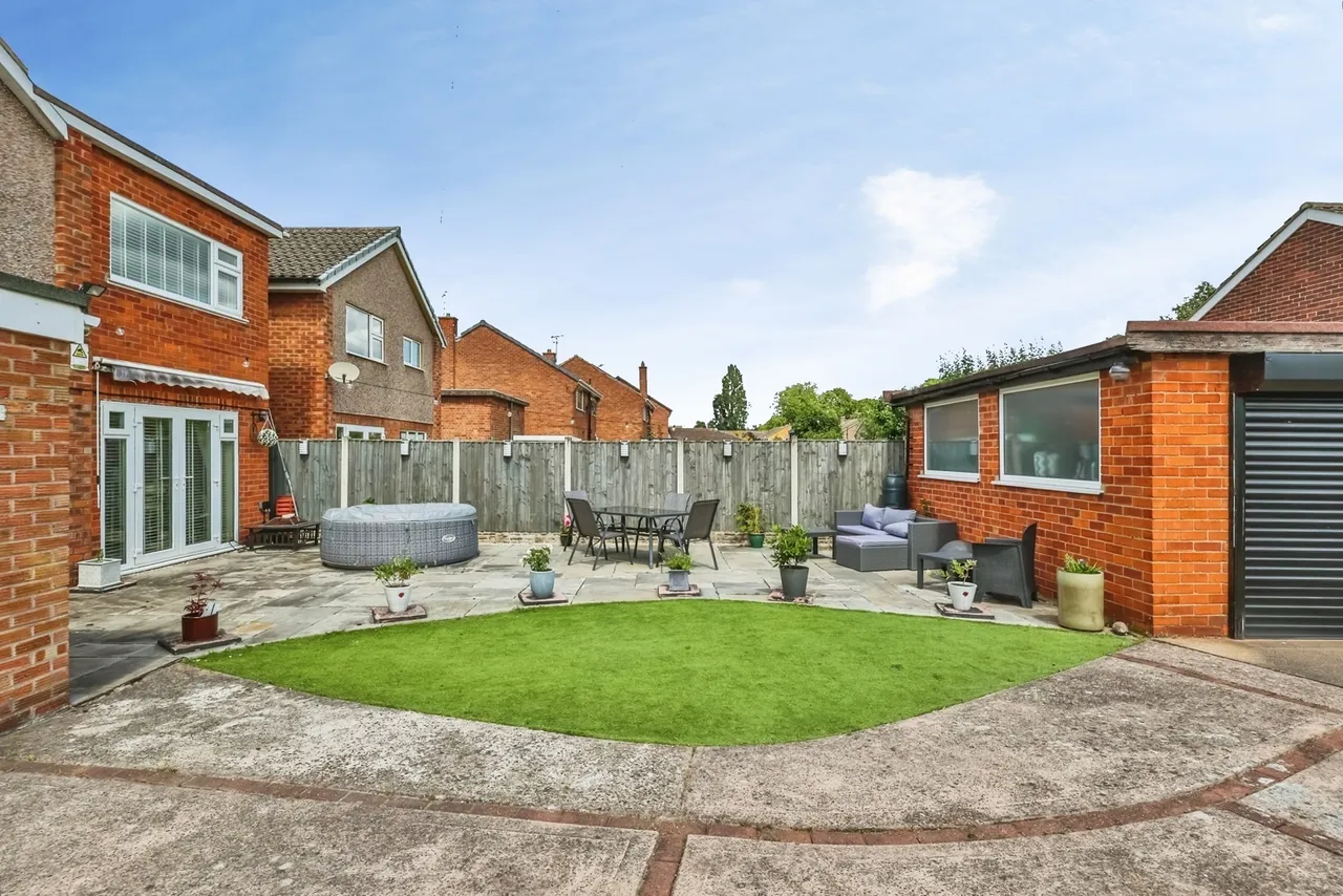 The Hollows, Silverdale, Nottingham, NG11, photo 19