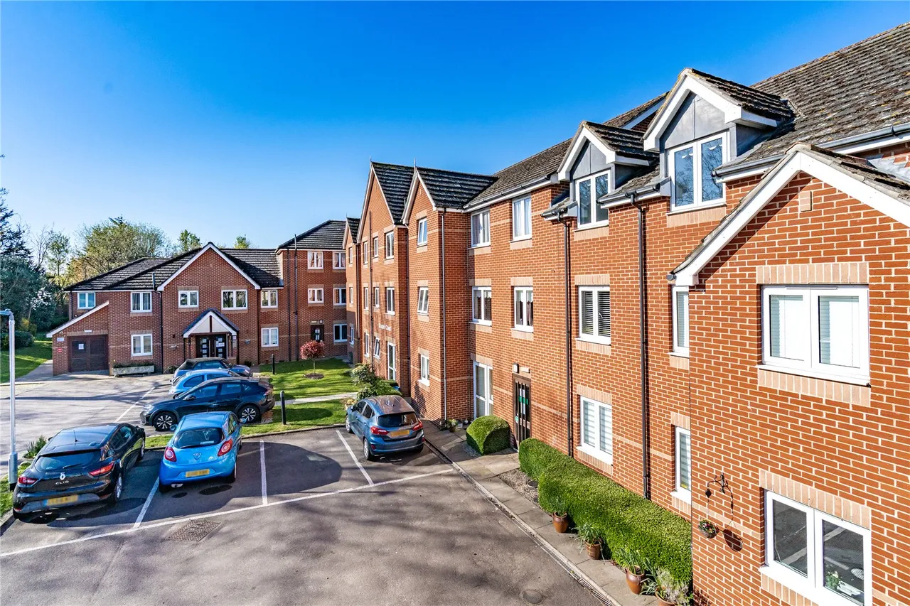 Draper Court, Mavis Grove, Hornchurch, RM12, photo 12