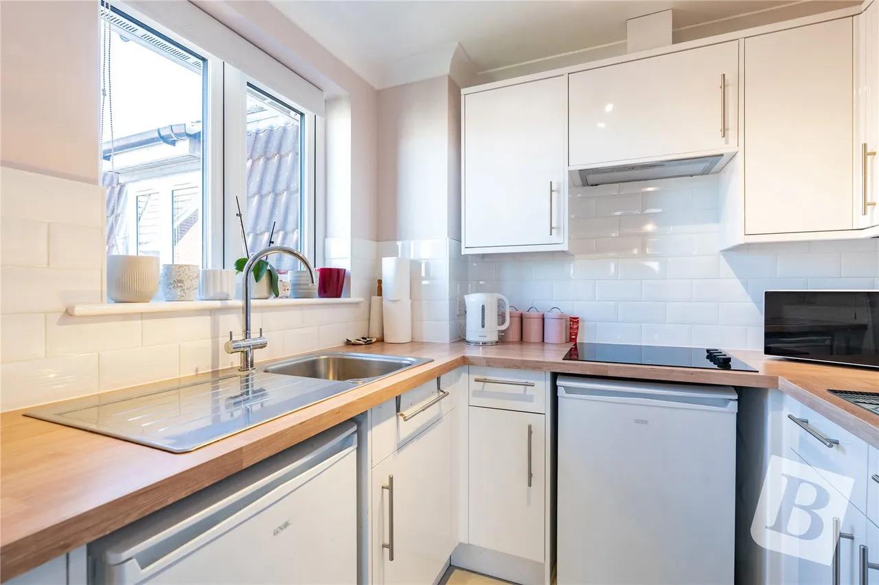 Draper Court, Mavis Grove, Hornchurch, RM12, photo 8