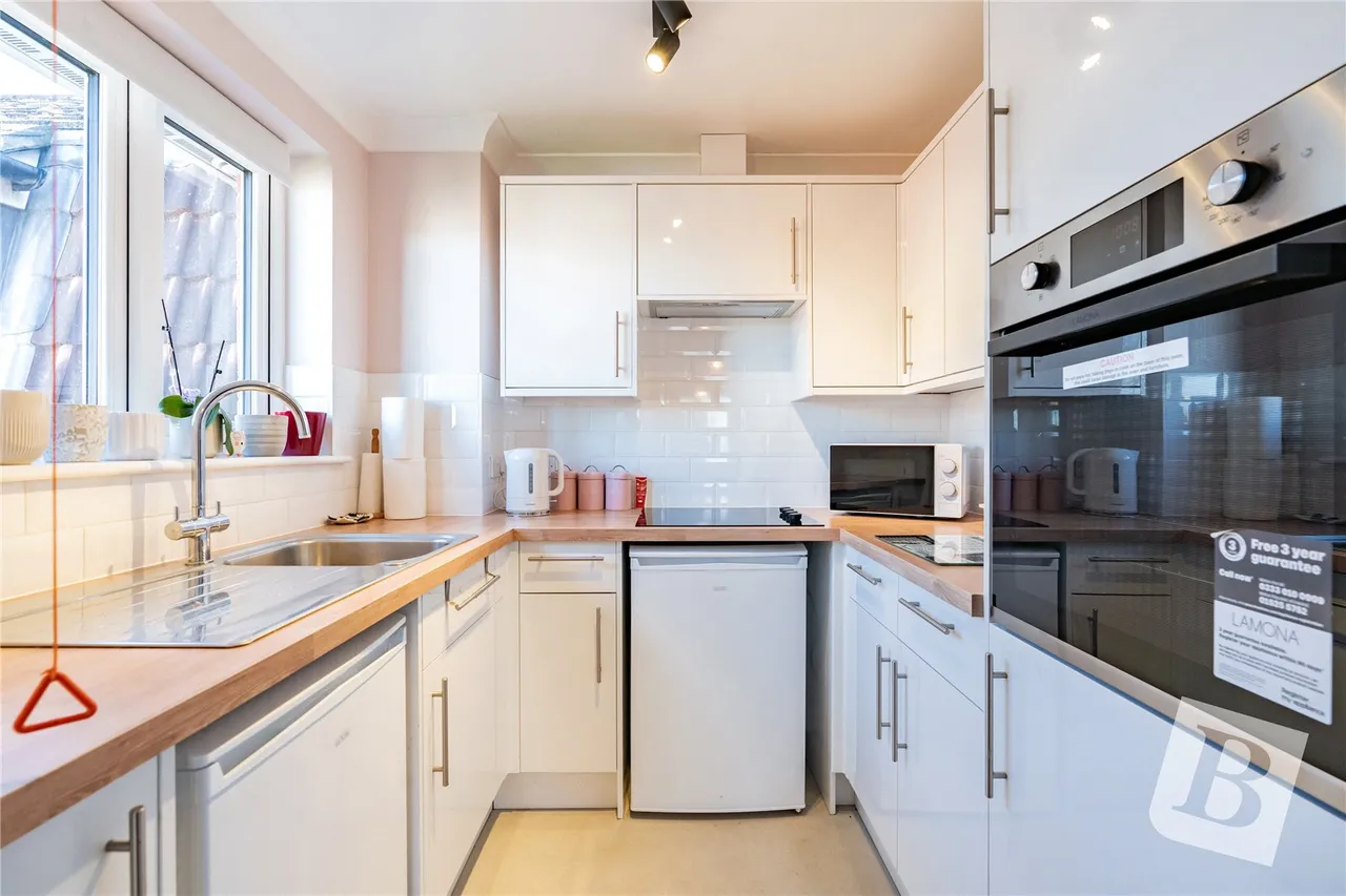 1 bed flat for sale — Draper Court, Mavis Grove, Hornchurch, RM12